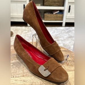 ⭐️ Anne Klein Brown suede leather slip ons red interior Metal accent sz 7.5